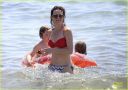 shirtless-damian-lewis-bikini-clad-helen-mccrory-kiss-in-ibiza-04.jpg