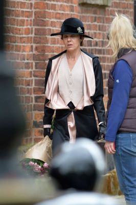 Helen-McCrory-and-Cillian-Murphy_-Peaky-Blinders-filming--12.jpg